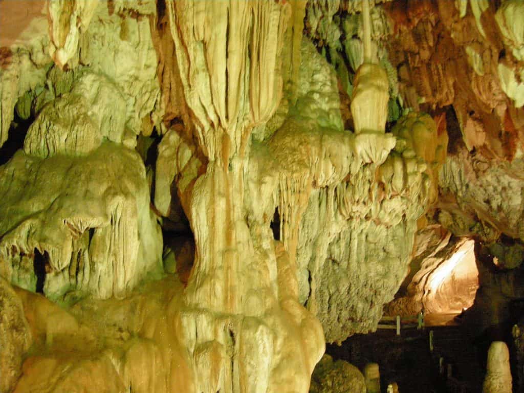 stalactites and stalagmites in Tham Chang cave