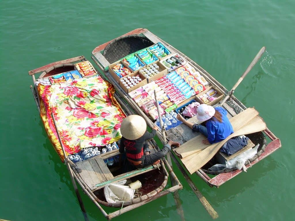 floating market Ha Long Bay
