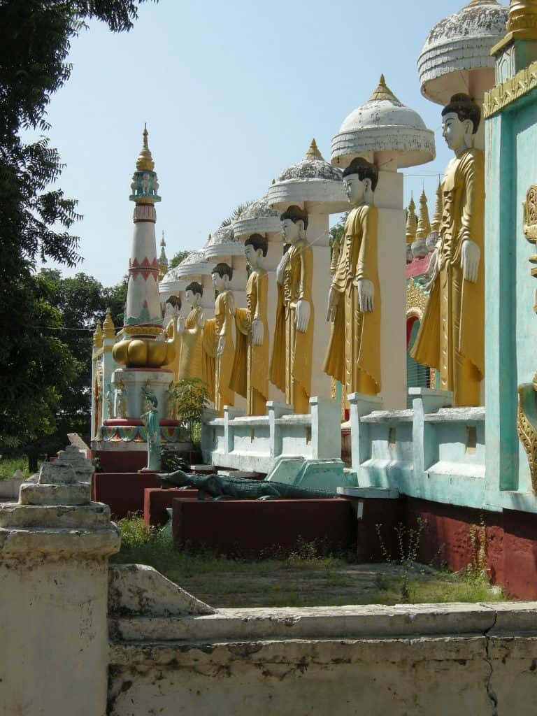entrance of temple with identical Buddhas