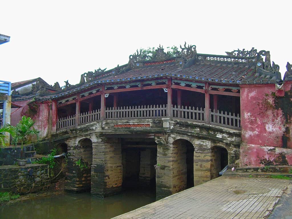 places of interest in Hoi An: the Japanese bridge