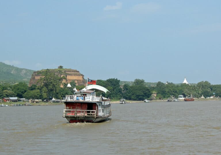 boat on the Irrawaddy river to Mingun