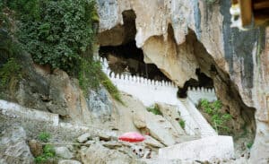 entrance of the Pak Ou caves
