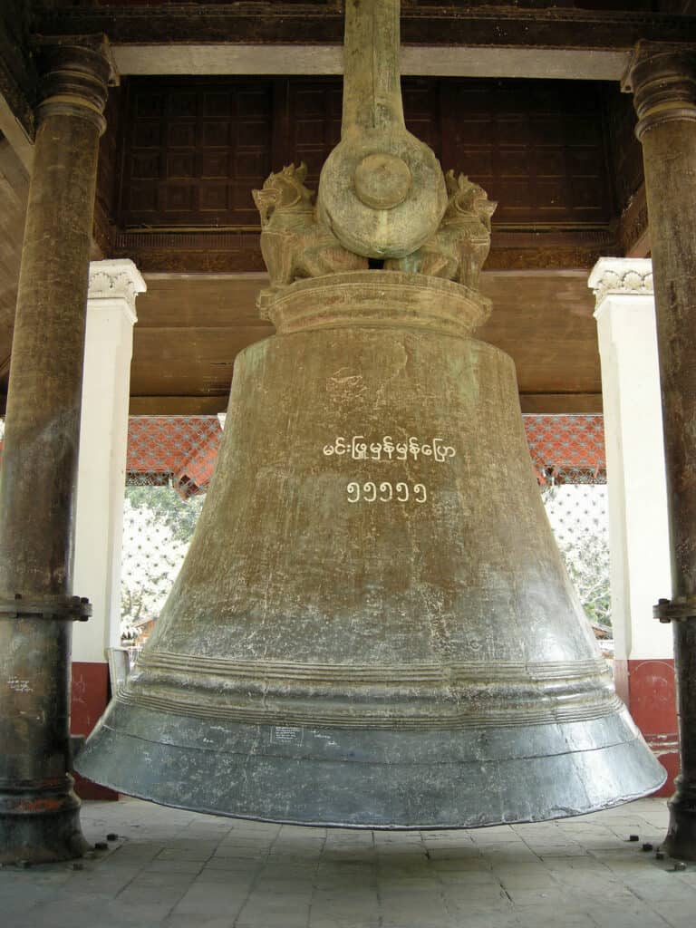 massive 19 tons Mingun bell