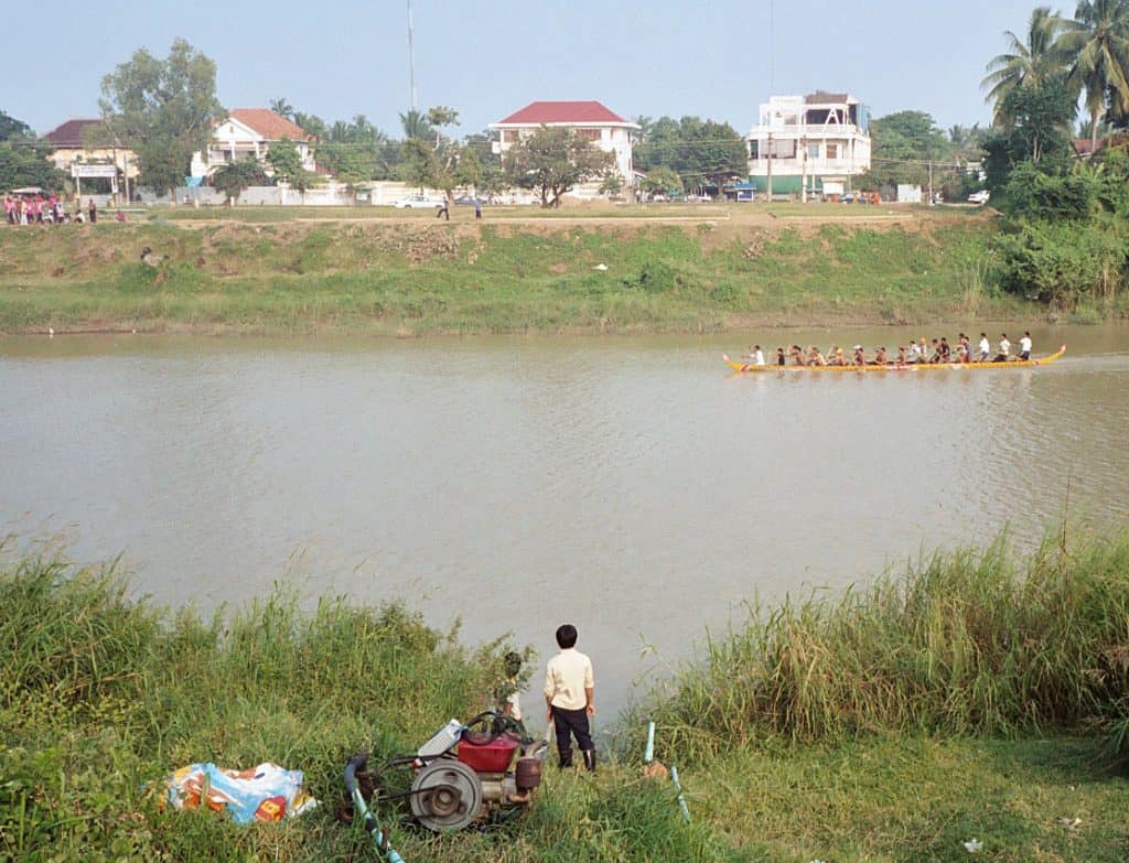 river trip to Battambang: boat race preparation at Sangkae river