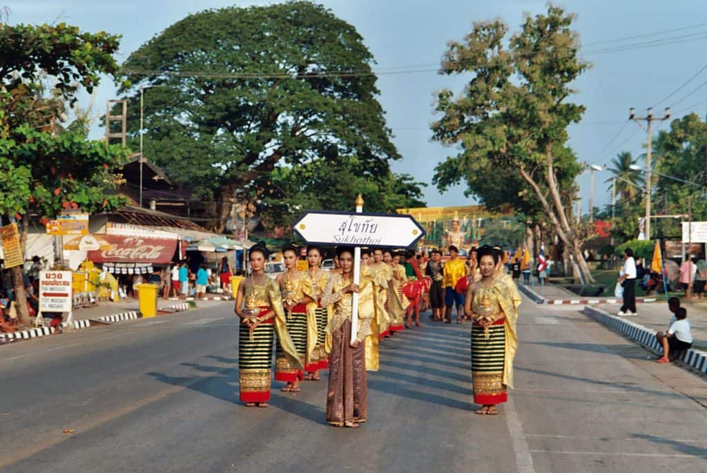 city delegation Sukhothai Loy Krathong parade