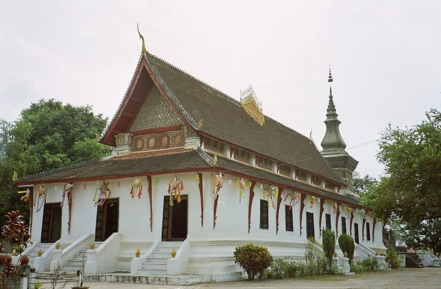 Wat That Luang black window frames