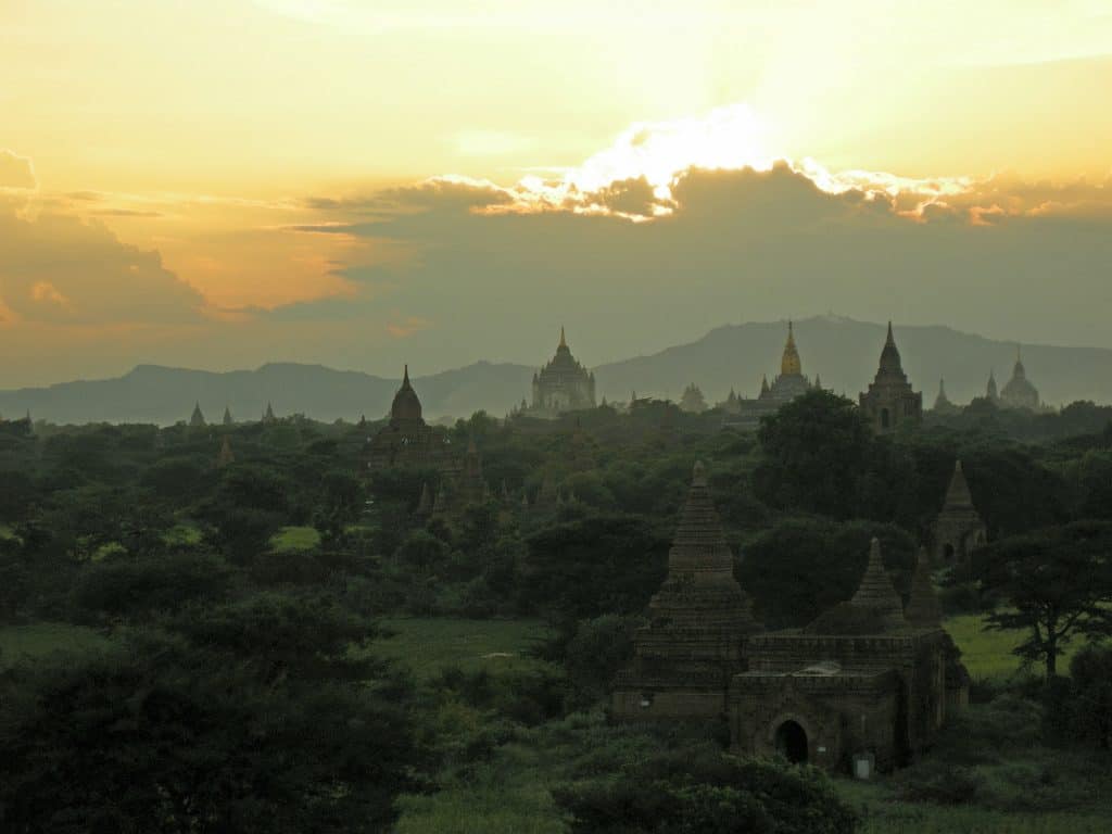 cloudy sunset from Buledi pagoda in Old Bagan
