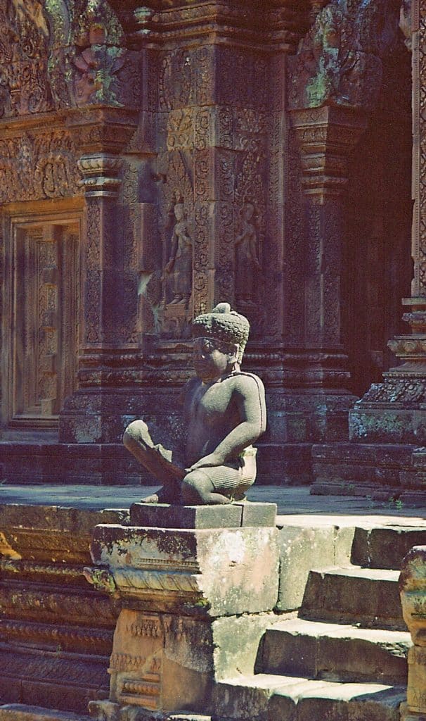guardian statue at Banteay Srei temple