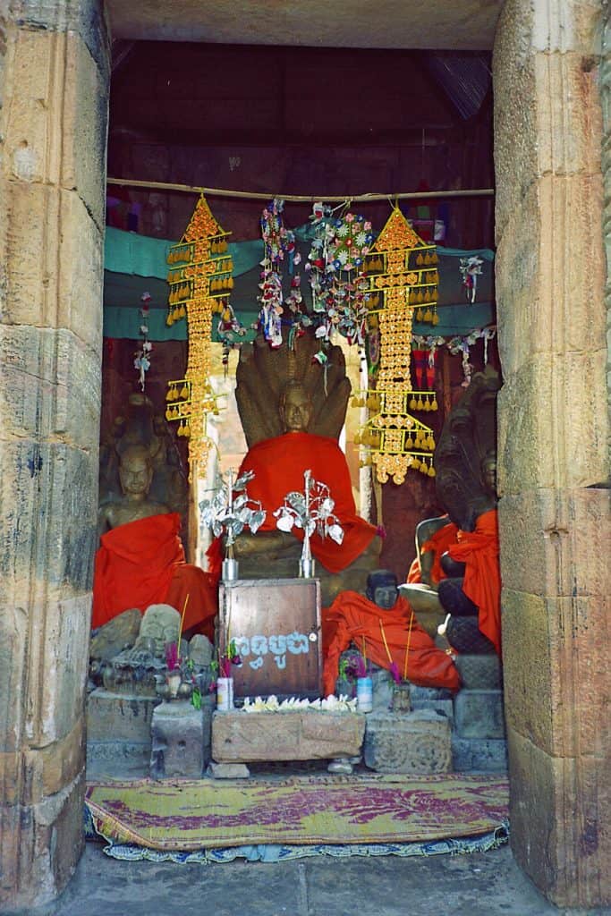 Buddha statues inside Wat Banan