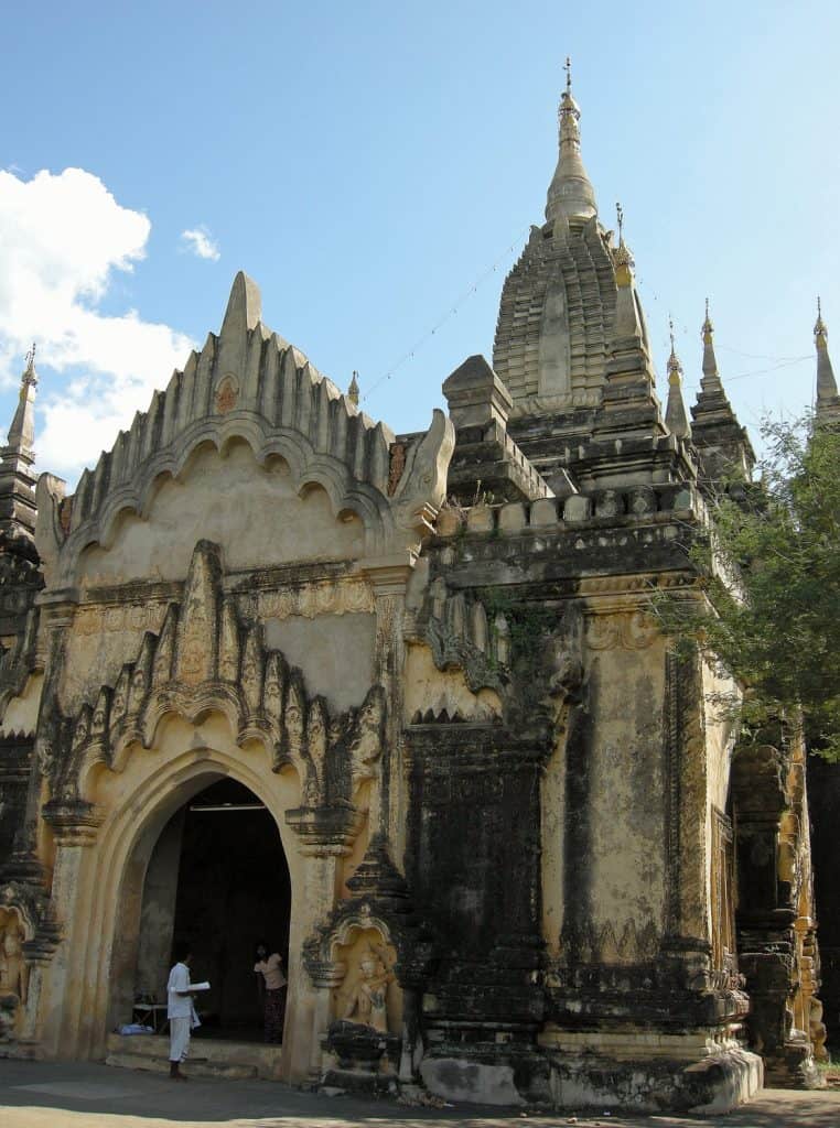 entrance of Gawdawpalin temple in Bagan