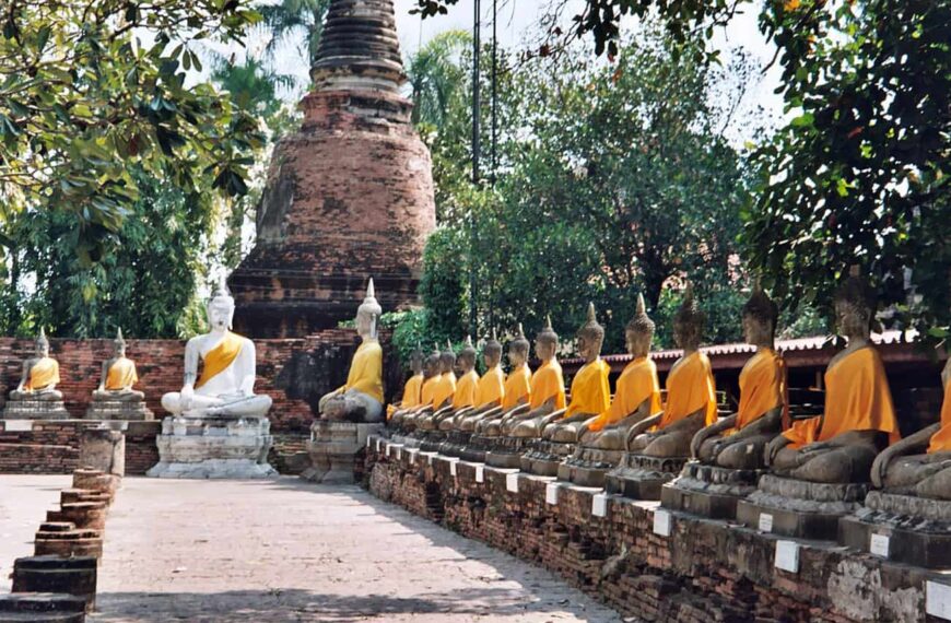 Kmer-style temples of Ayutthaya: sitting Buddhasat at Wat Yai