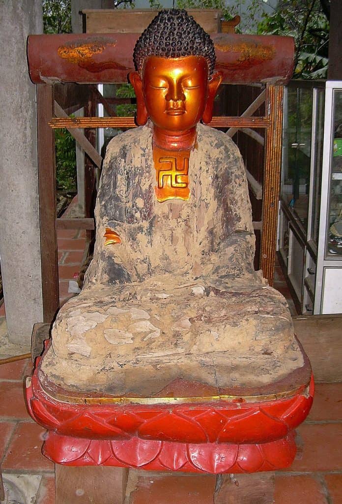another Buddha statue at Bich Dong pagoda