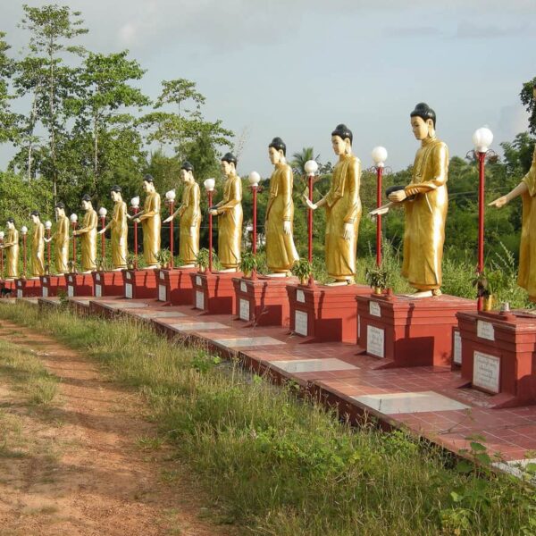 Buddhist lessons: Buddha row in Bago