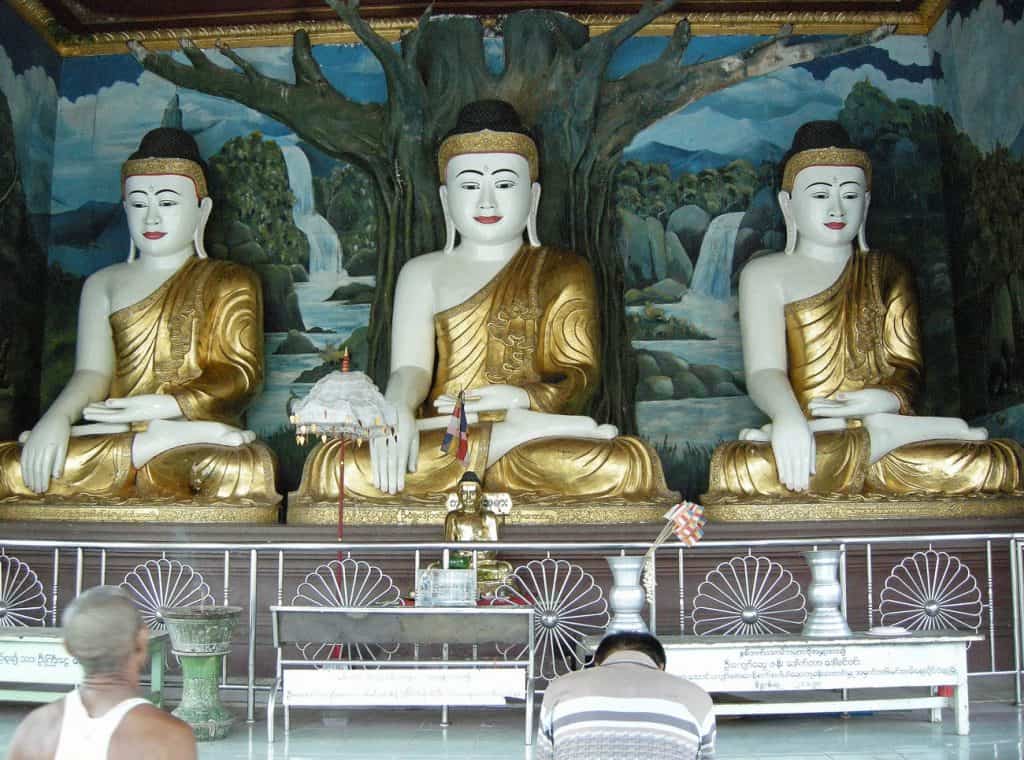 3 Buddhas at Shwemawdaw pagoda