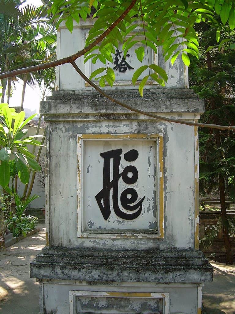 inscription on pilar in the Old Quarter of Hanoi