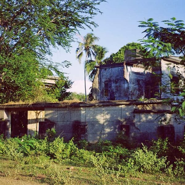 modernist deserted villa in Kep