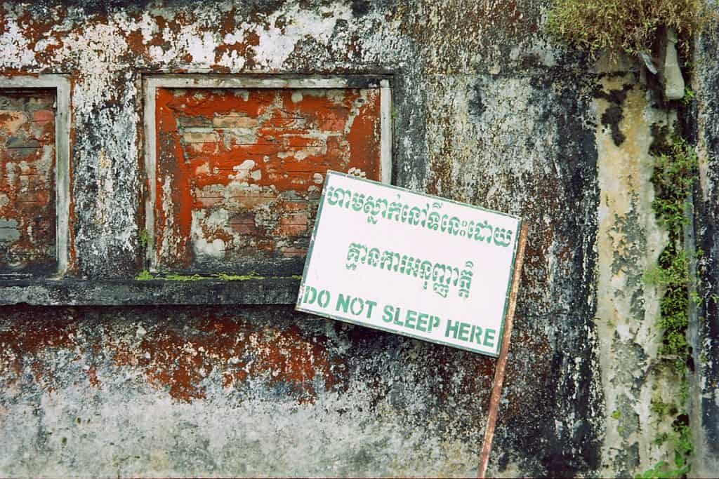 warning sign at Bokor palace