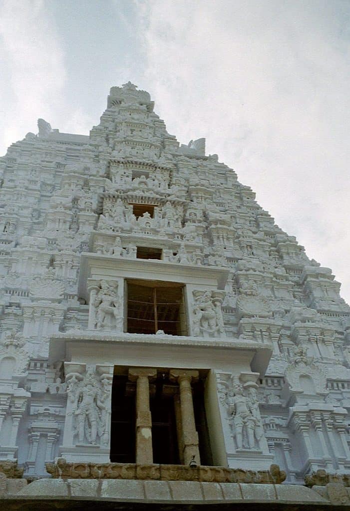 unpainted temple at Srirangam