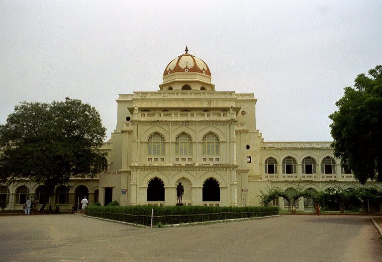 Tamukkam Palace near Gandhi museum