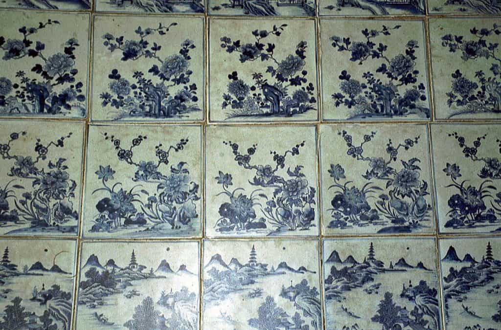 white and blue tiles at Fort Kochi synagogue