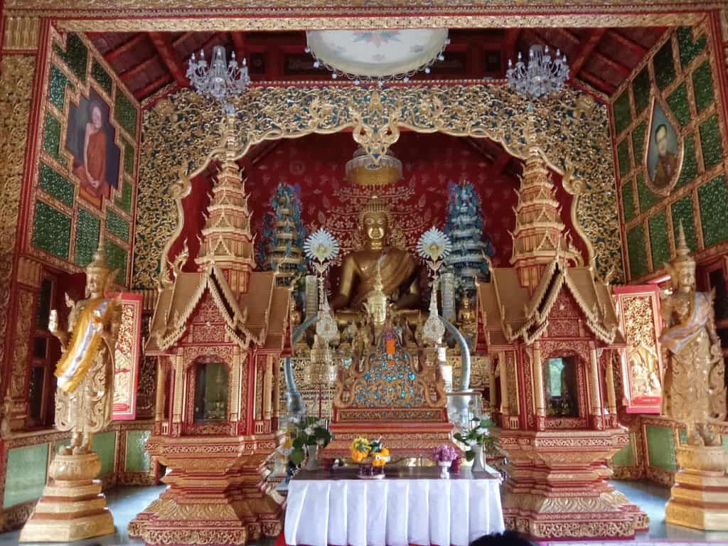 Buddha inside Wat Phra Buddhabat Si Roi