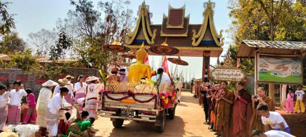 arrival at Kun Kham Kyaung temple